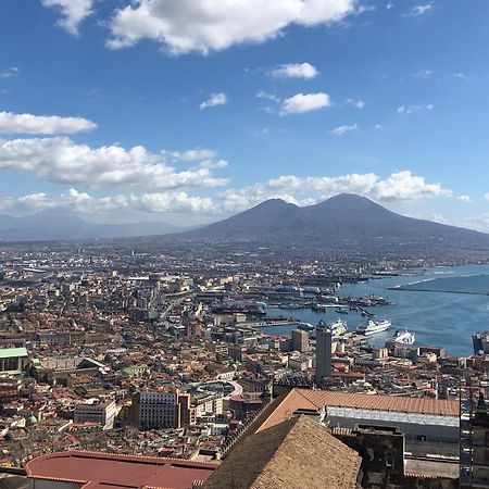 Toledostop Napoli Eksteriør billede View of the city of Naples