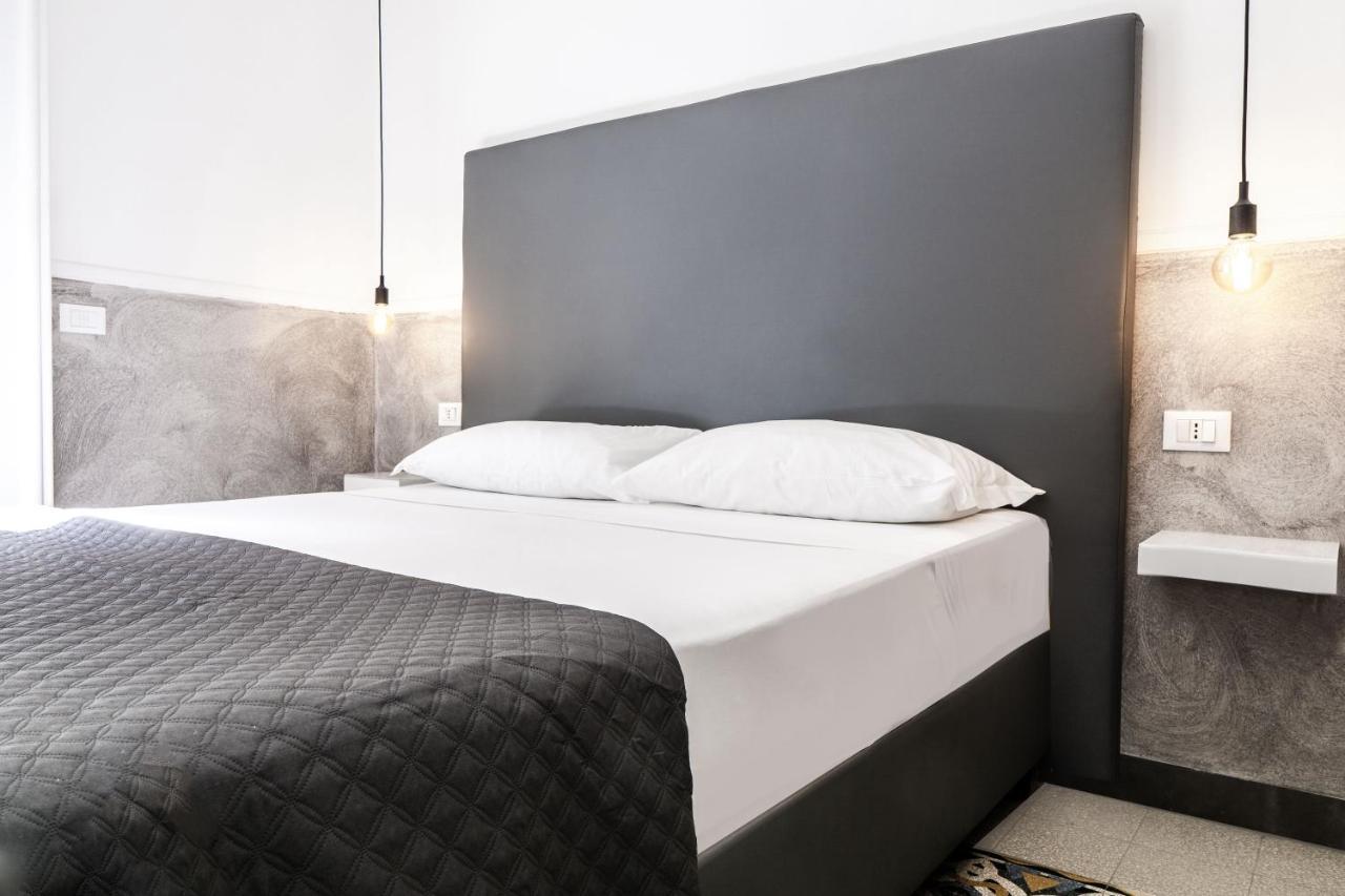Toledostop Napoli Eksteriør billede A bed