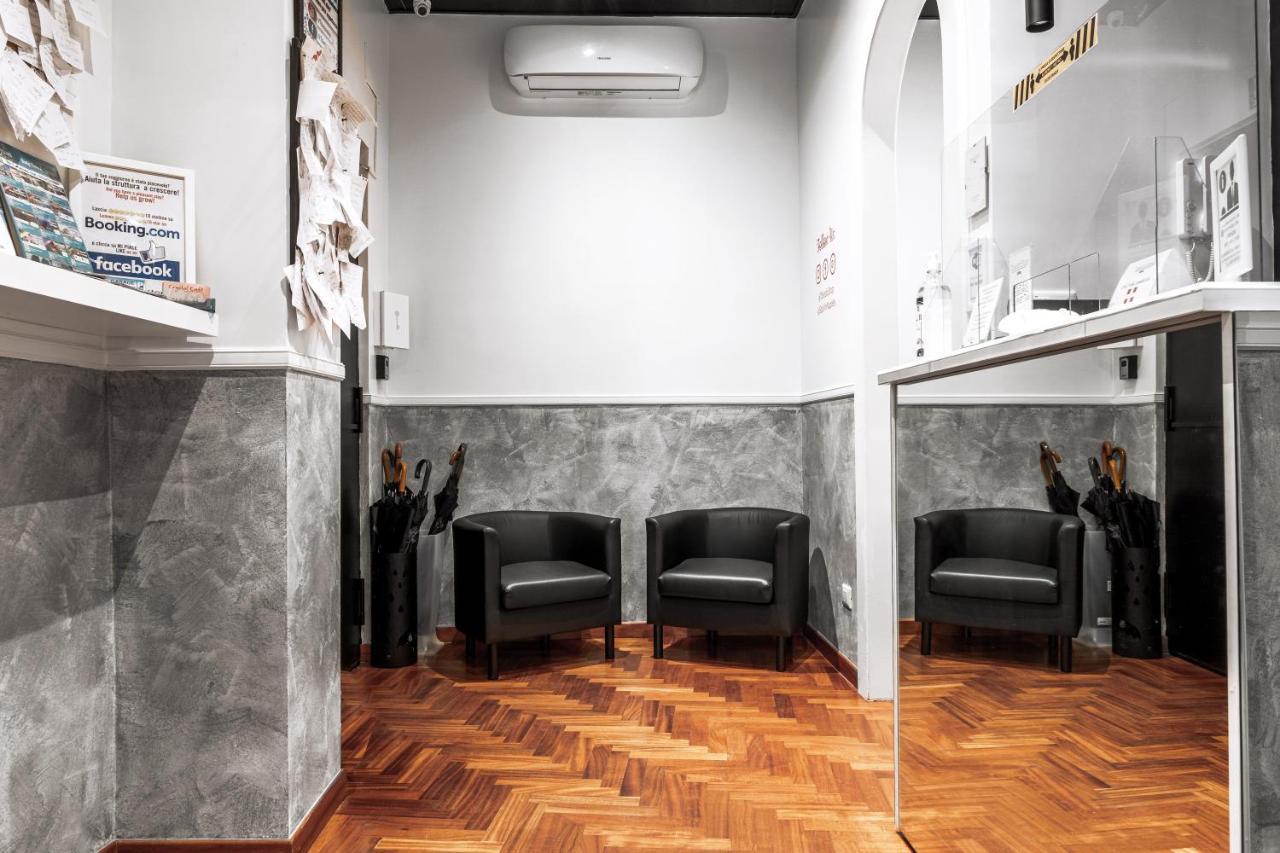 Toledostop Napoli Eksteriør billede The waiting room at the clinic