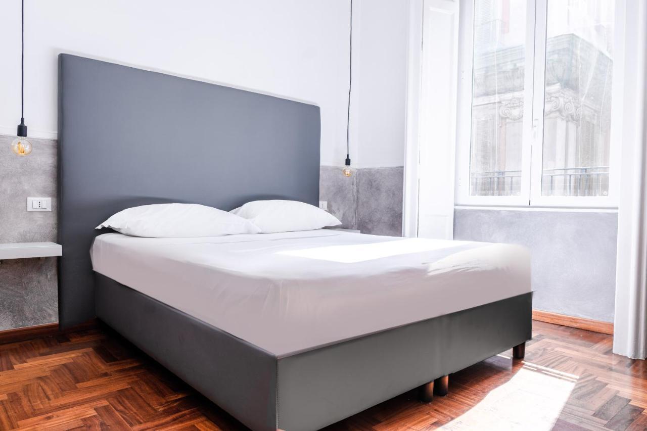 Toledostop Napoli Eksteriør billede A double bed