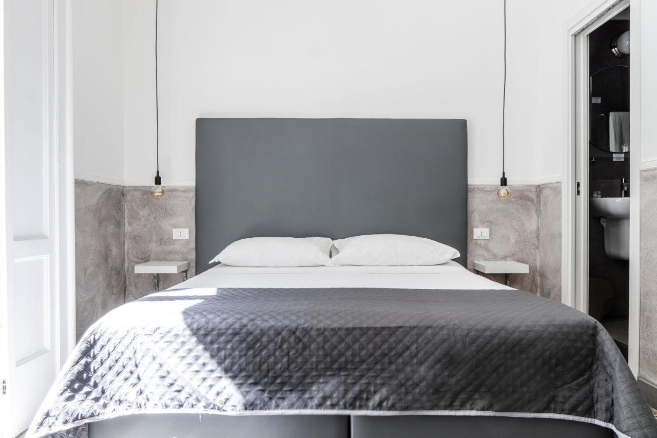Toledostop Napoli Eksteriør billede A bedroom