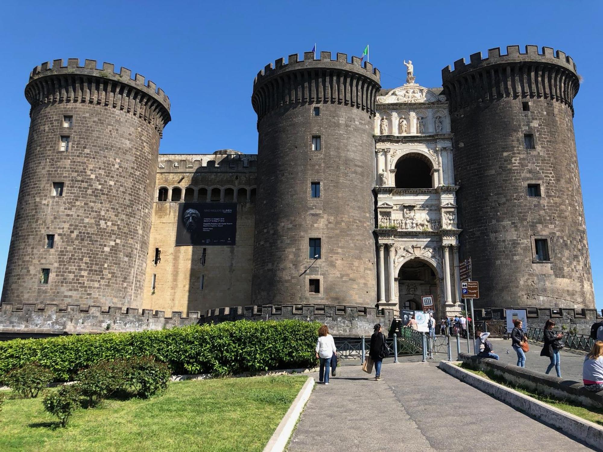 Toledostop Napoli Eksteriør billede Castel Nuovo, Naples