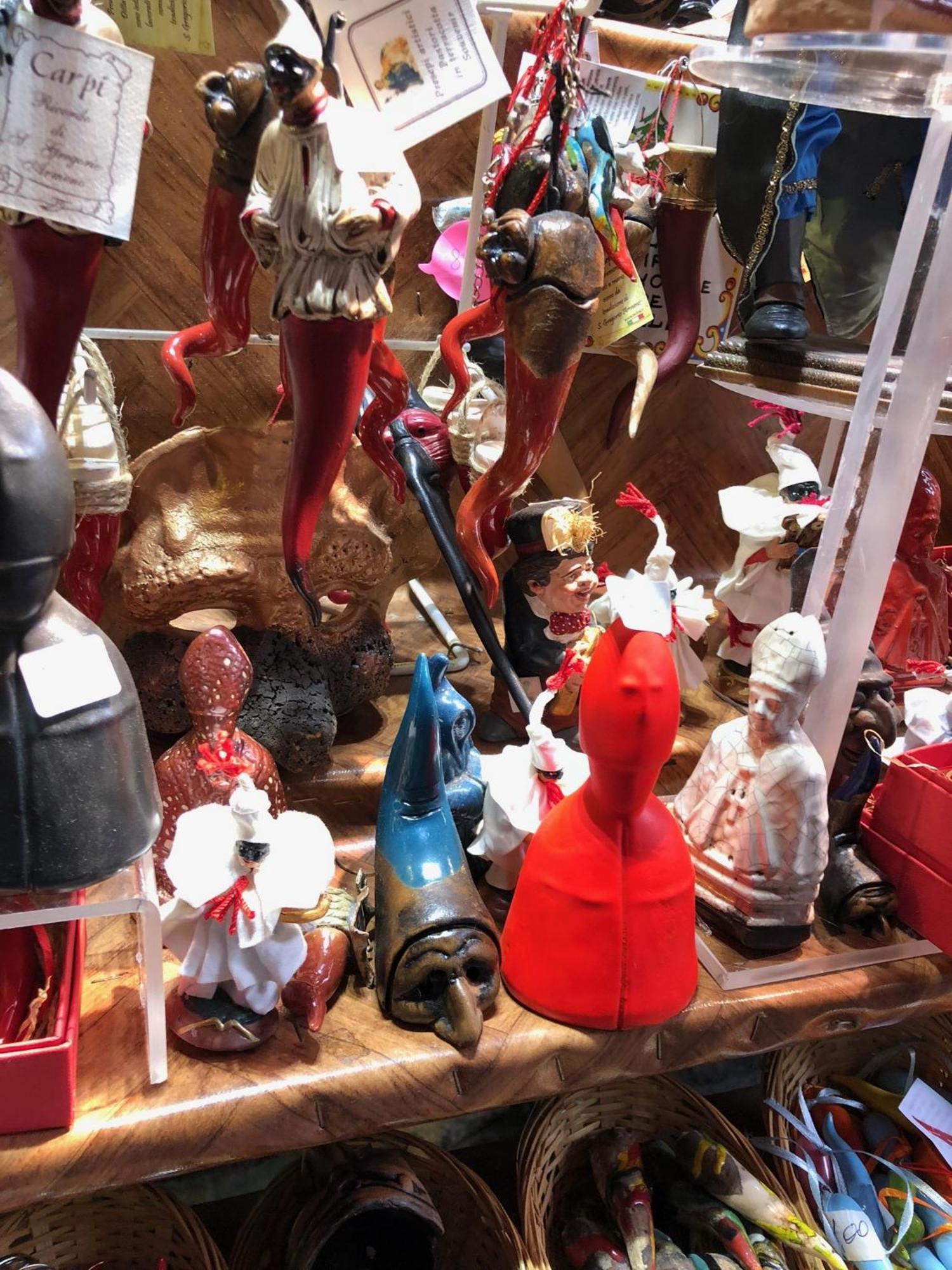 Toledostop Napoli Eksteriør billede A collection of various types of Christmas tree ornaments