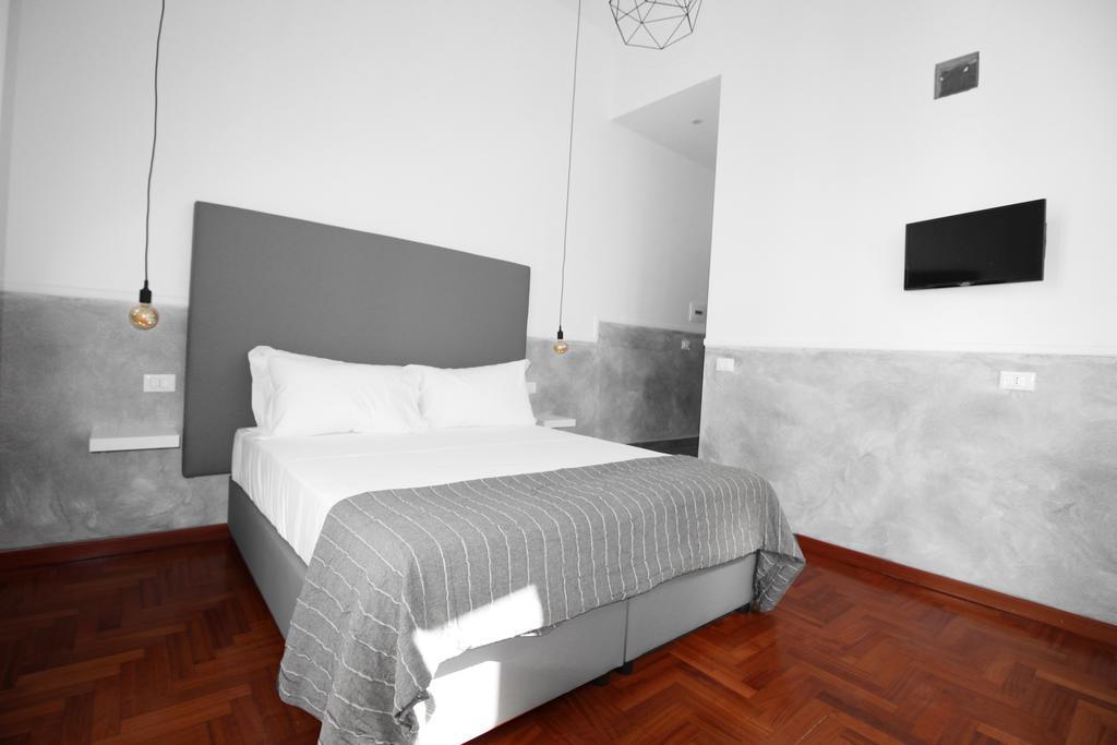 Toledostop Napoli Eksteriør billede A room at the hotel