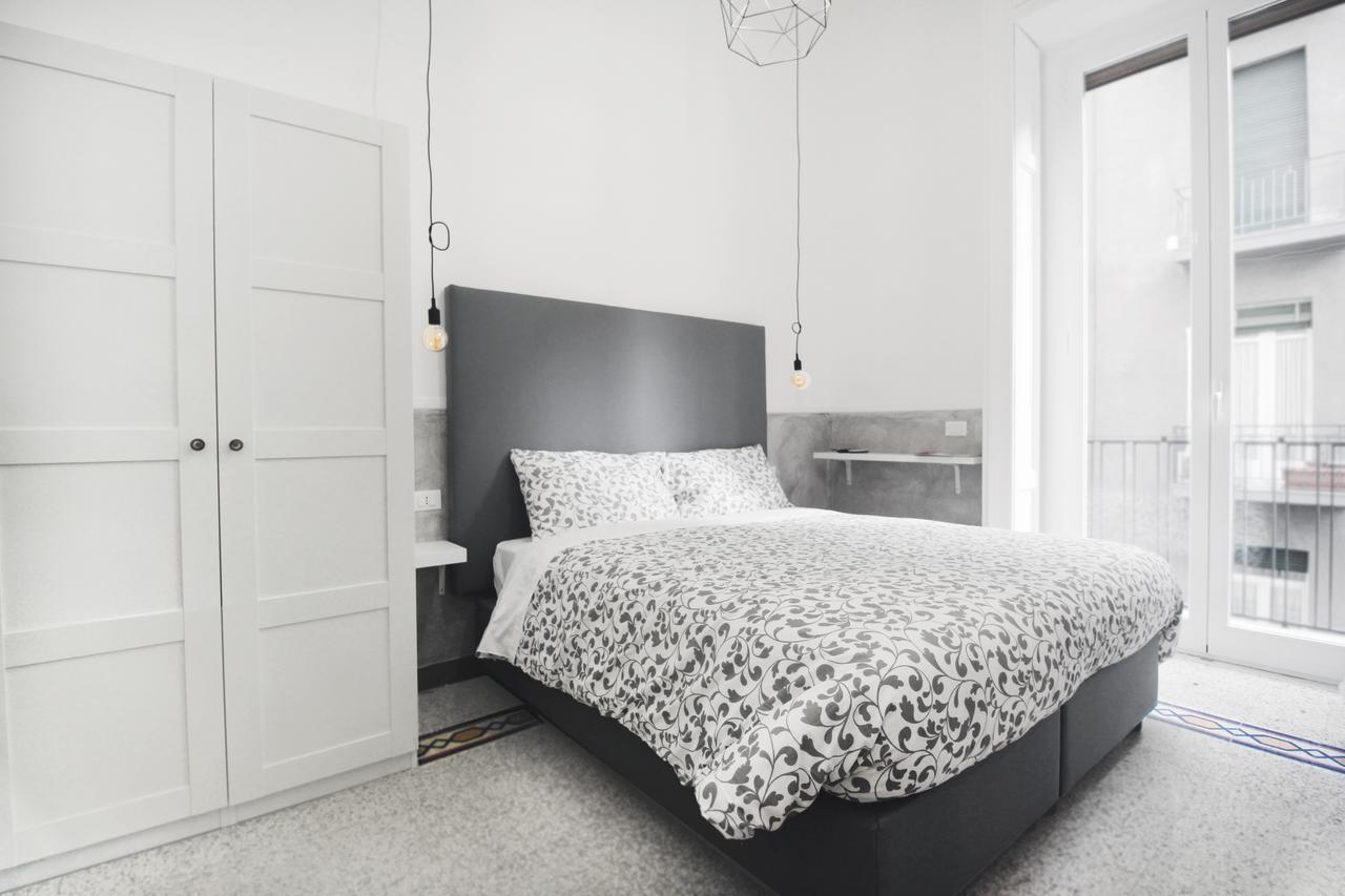 Toledostop Napoli Eksteriør billede A bedroom